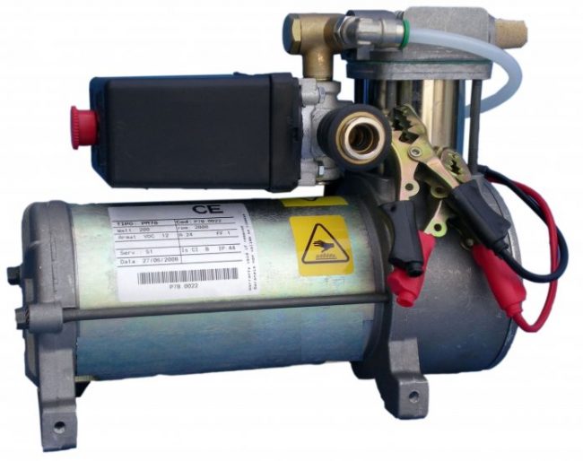 Compressore Monocilindrico 24V DC IP 54 lavoro a ciclo continuo c/pressostato