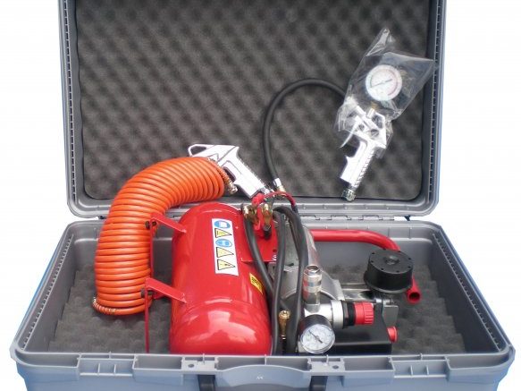 Compressore Monocilindrico a valigetta 12Volt con Serbatoio 5 LT.Uso Intervallato